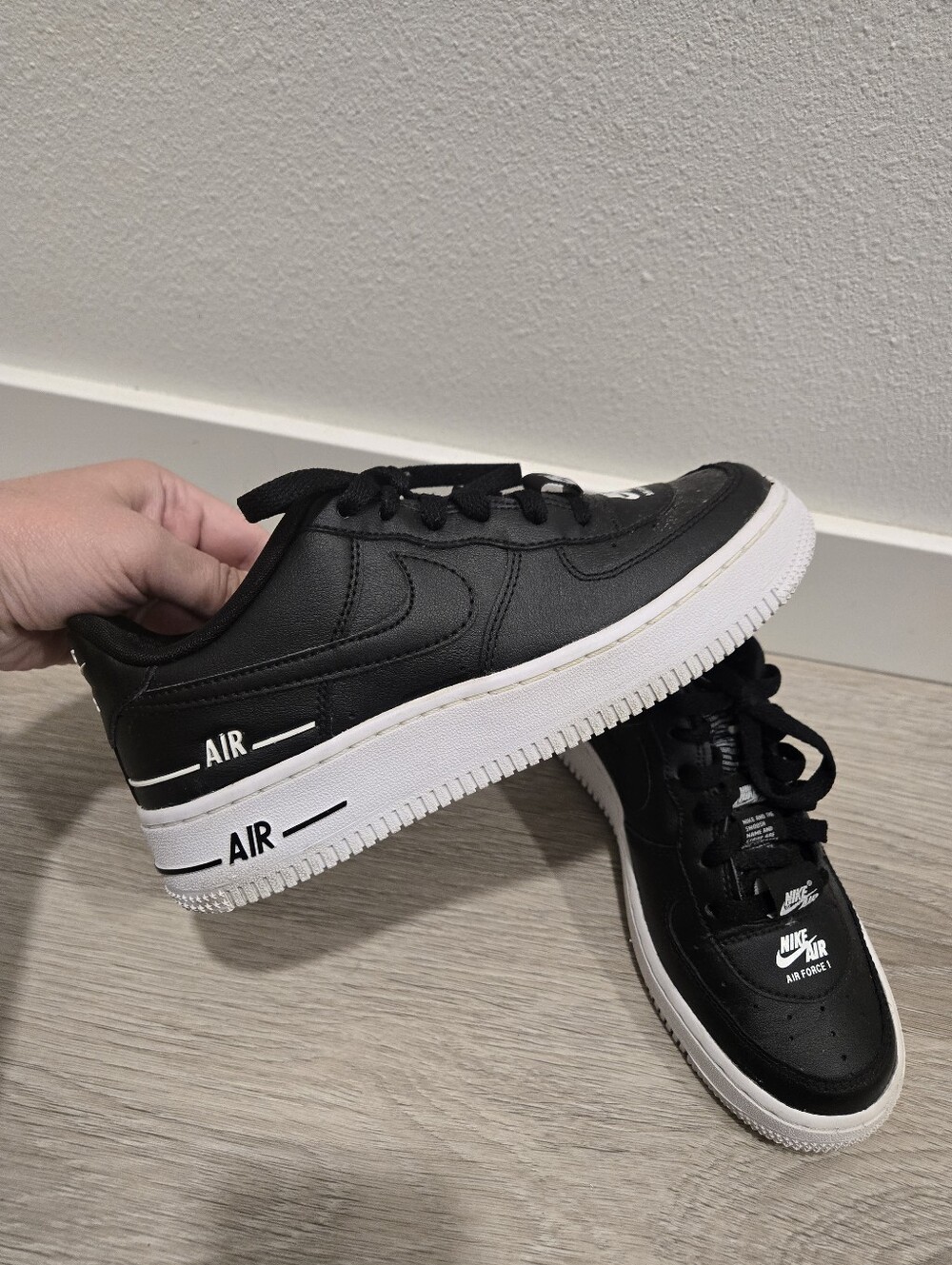 Nike Air Force 1 Low Black/White Sneakers - Picture 2 of 7